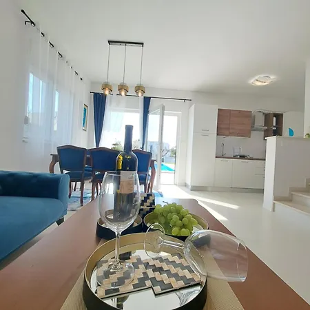 Angelina Villa